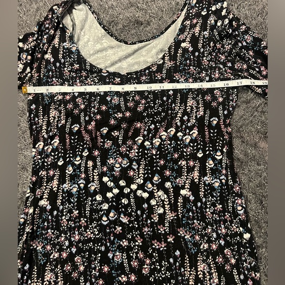 Black Floral Maternity Top! - Picture 9 of 15